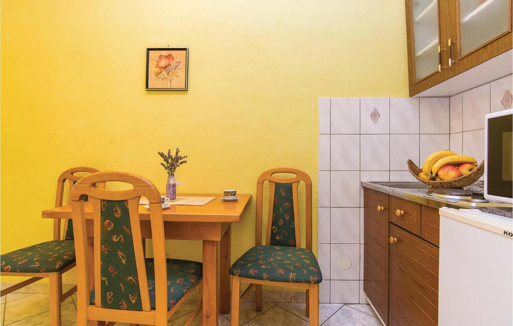 Pet Friendly Apartment In Pakostane With Kitchen Exterior foto