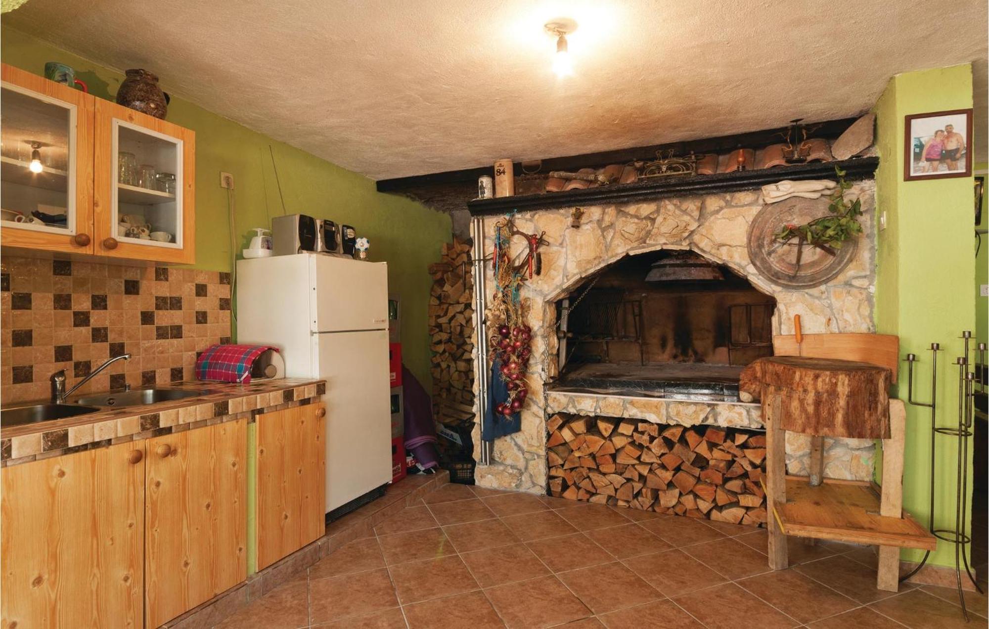 Pet Friendly Apartment In Pakostane With Kitchen Exterior foto