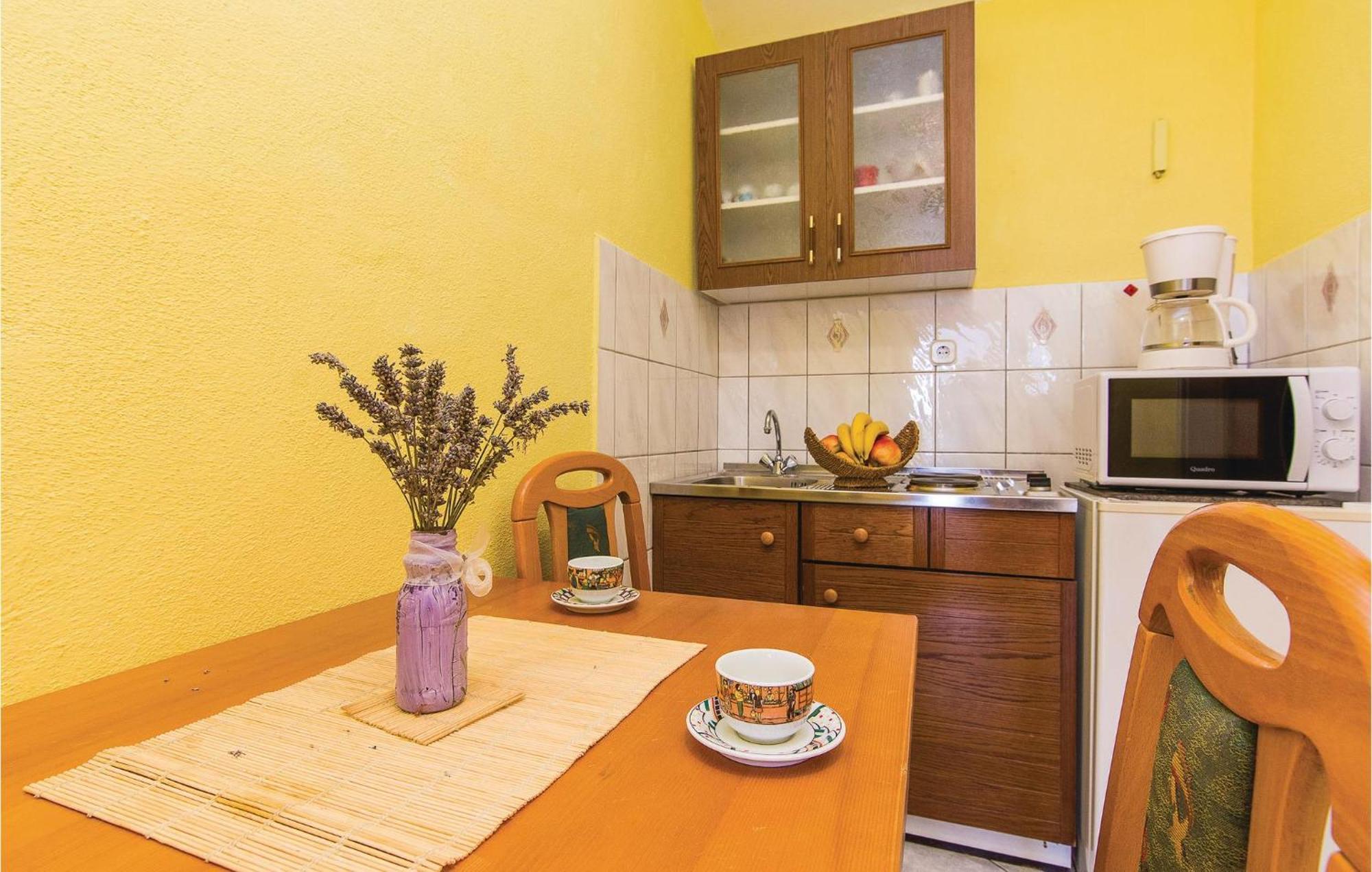 Pet Friendly Apartment In Pakostane With Kitchen Exterior foto